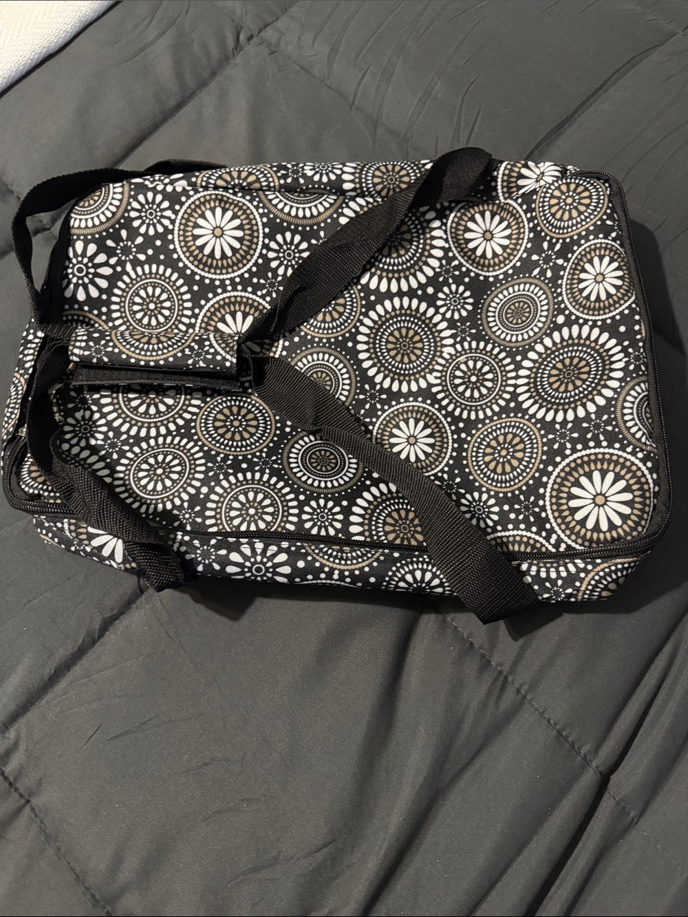 Black and White Floral Pattern Insulated Dish Carrier